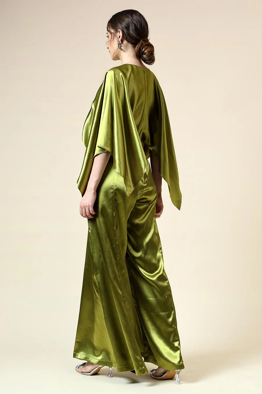 Metallisch grüner Jumpsuit mit verziertem Gürtel