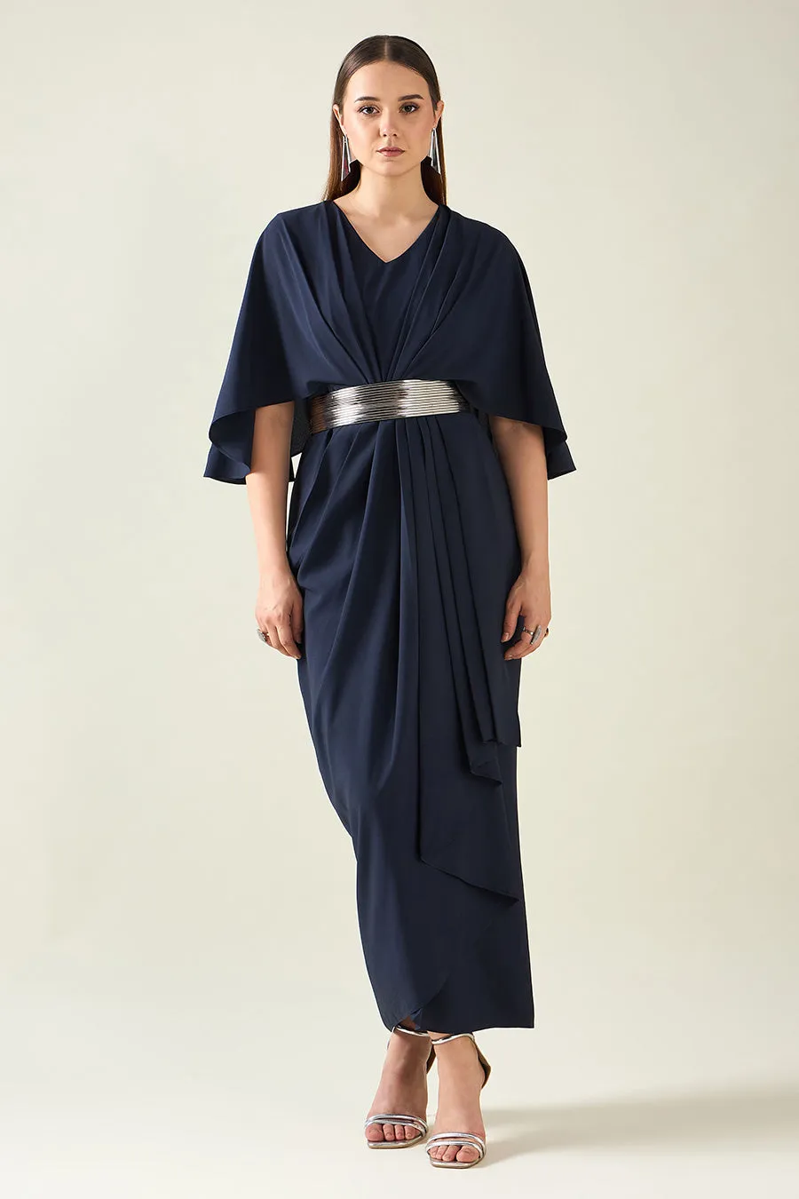 Mitternachtsblaues Drapierkleid mit Gürtel in Metallic-Optik