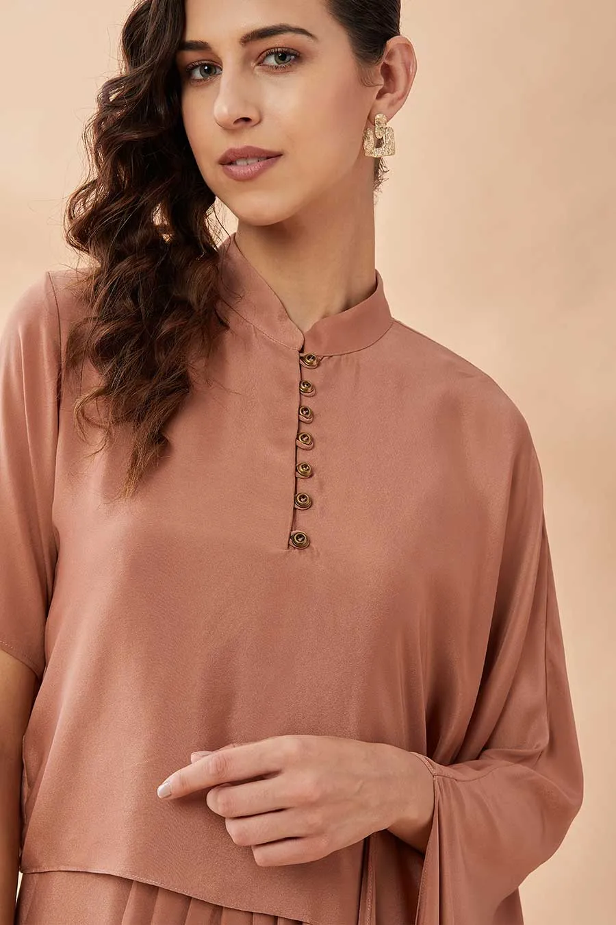 Geschmolzene Gold-Loop-Kleid