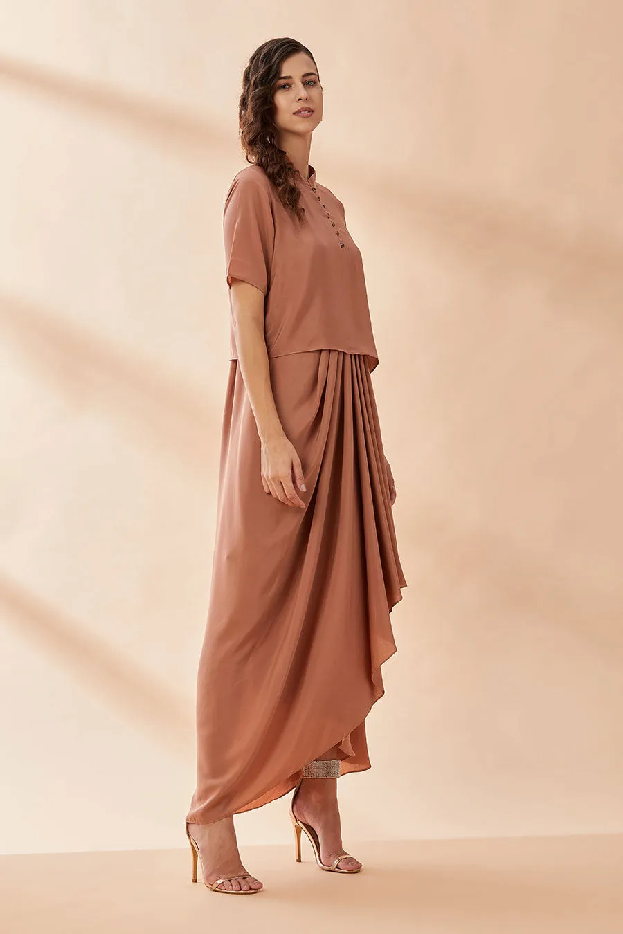 Geschmolzene Gold-Loop-Kleid