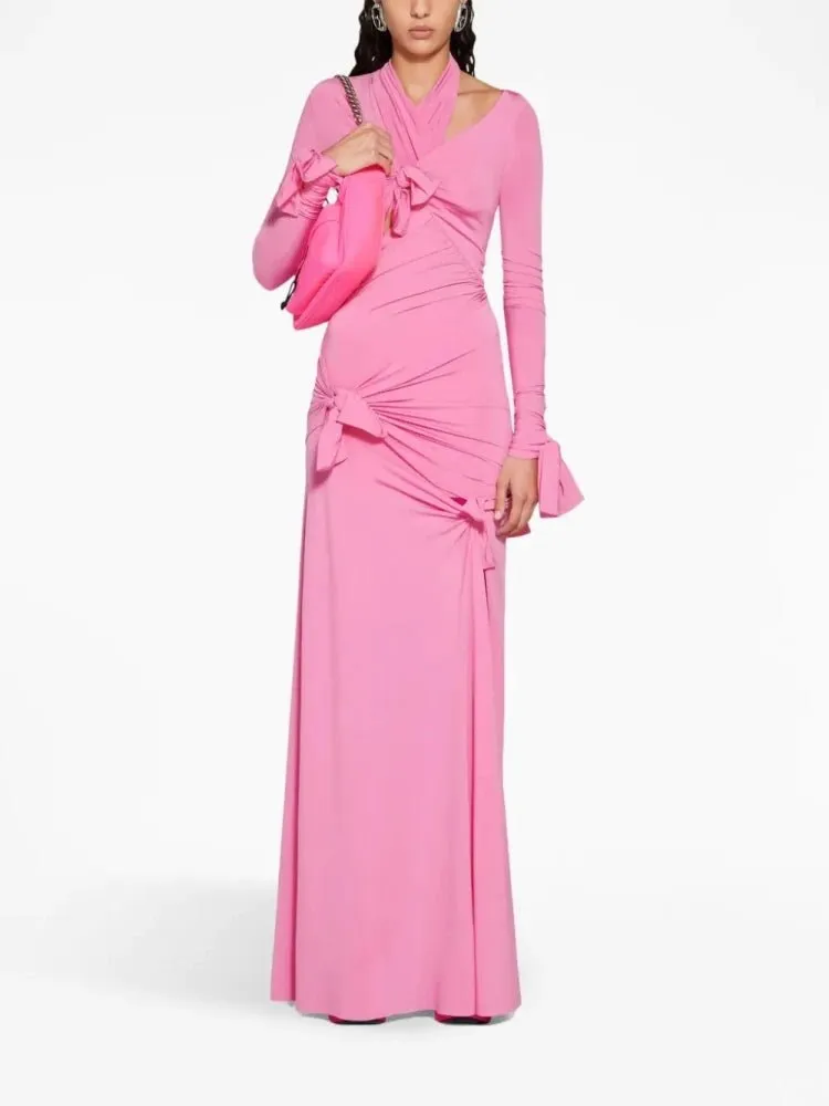 Rosa Maxikleid mit Schleifen und Ausschnitten