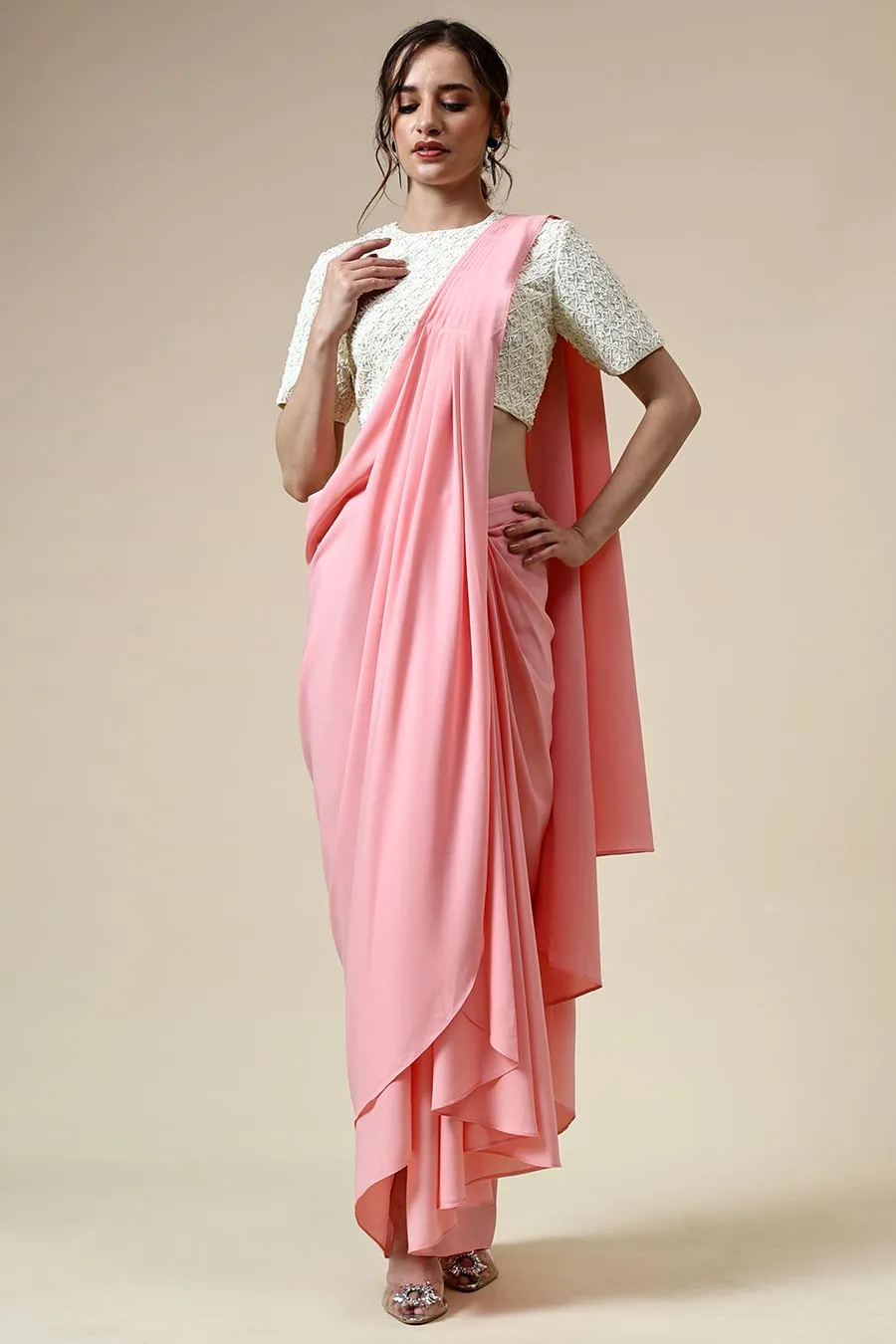 Rosa vorgefaltetes Saree & besticktes Blusen-Set