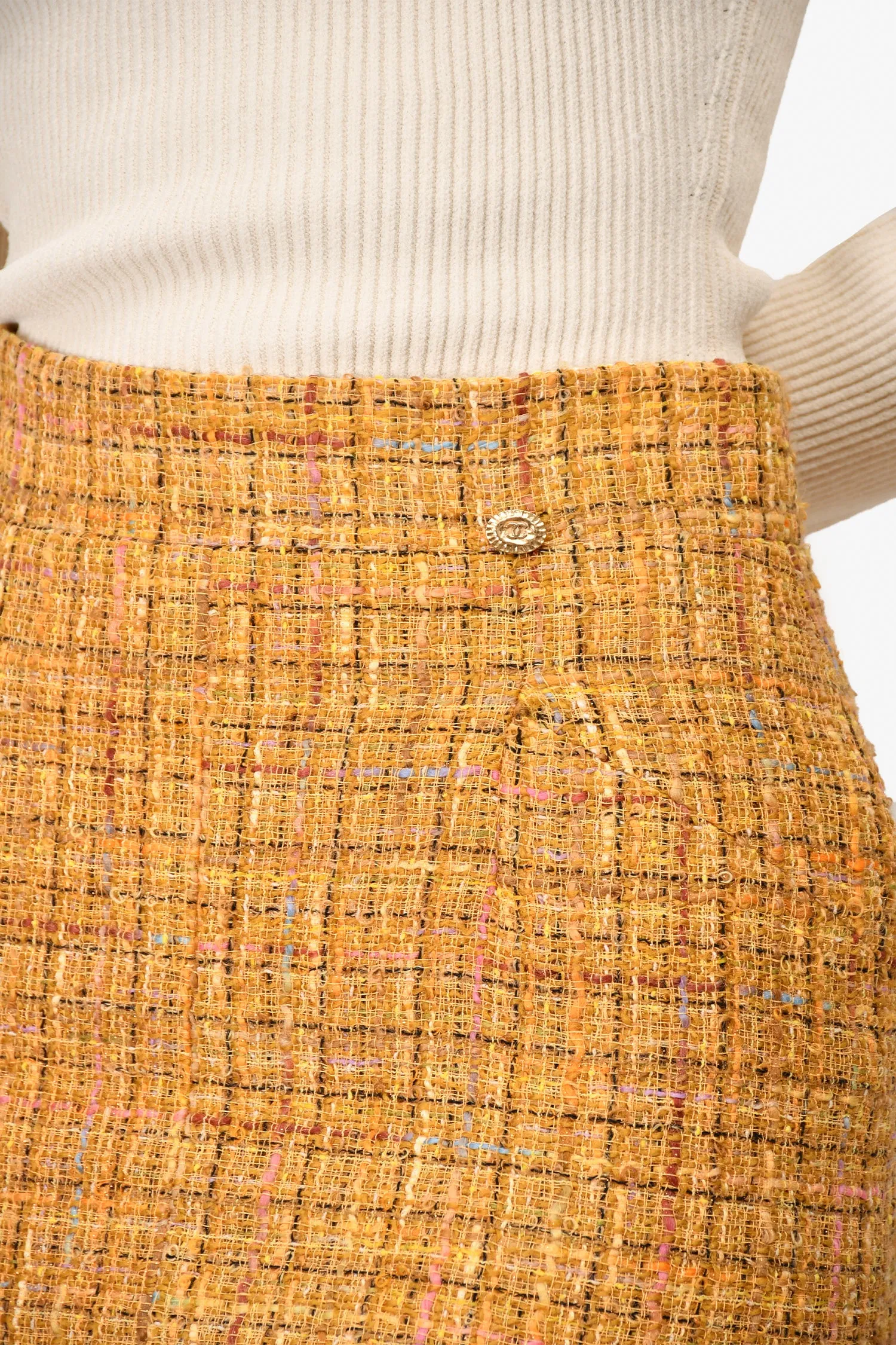 Vorgetragene Chanel™ Rock in Gelb/Mehrfarbigem Tweed in Größe 38