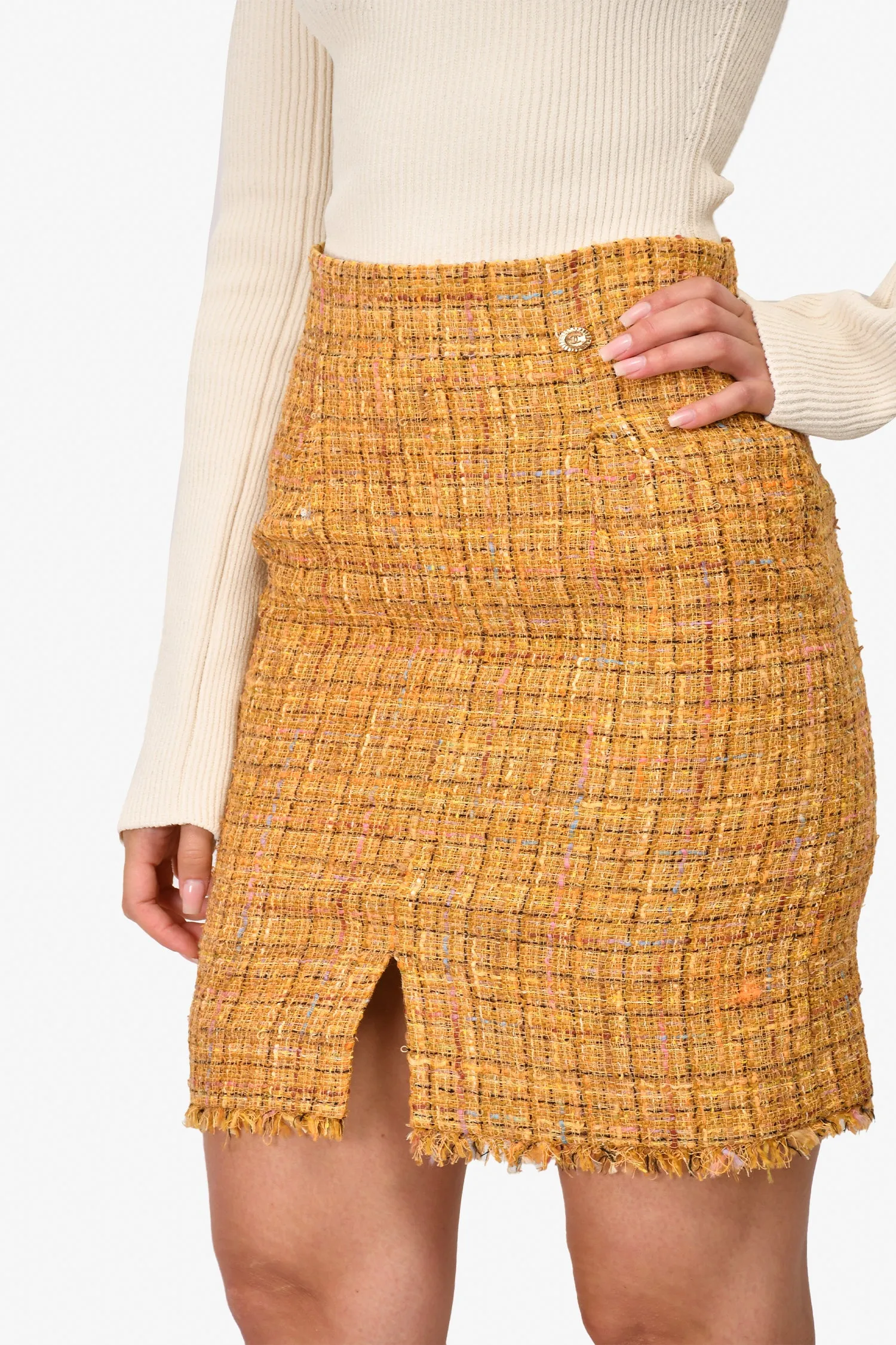 Vorgetragene Chanel™ Rock in Gelb/Mehrfarbigem Tweed in Größe 38
