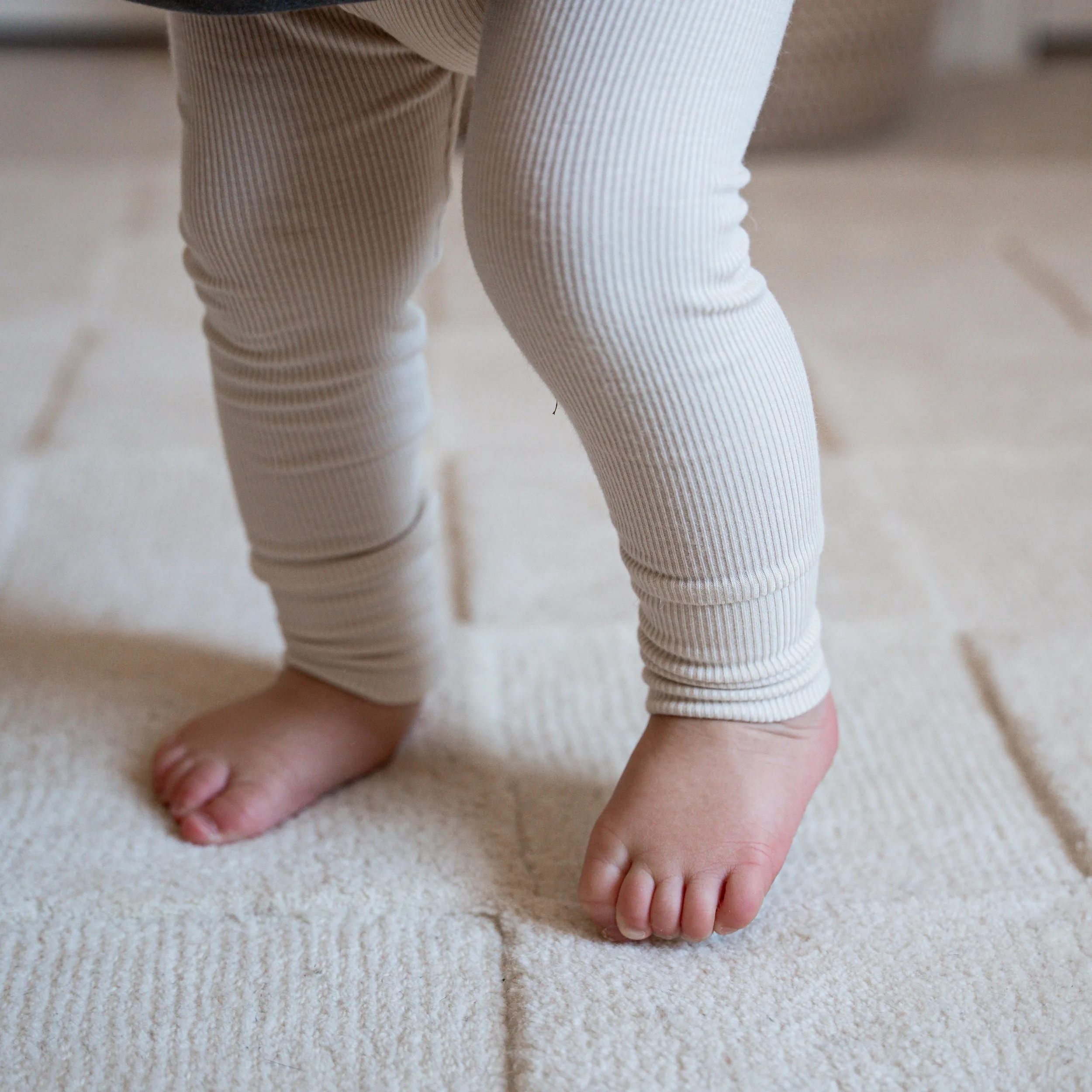 Gerippte Modal-Hose für Babykids_Atlas-Grau