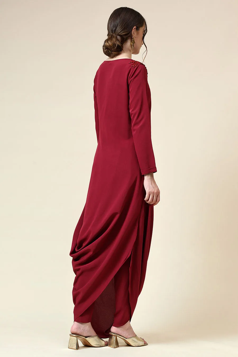 Rubinrotes verziertes drapiertes Tunika-Outfit-Set