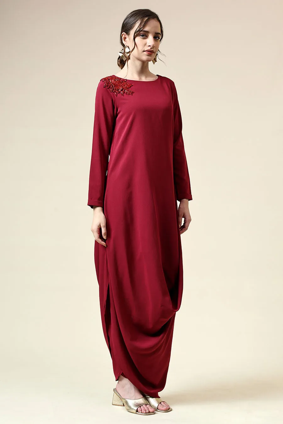 Rubinrotes verziertes drapiertes Tunika-Outfit-Set