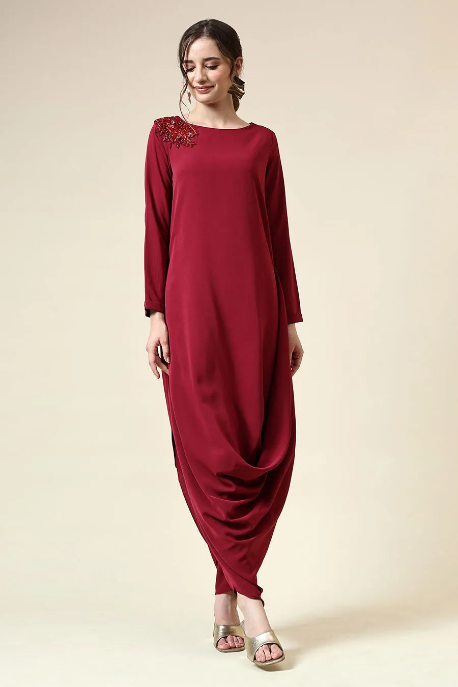 Rubinrotes verziertes drapiertes Tunika-Outfit-Set
