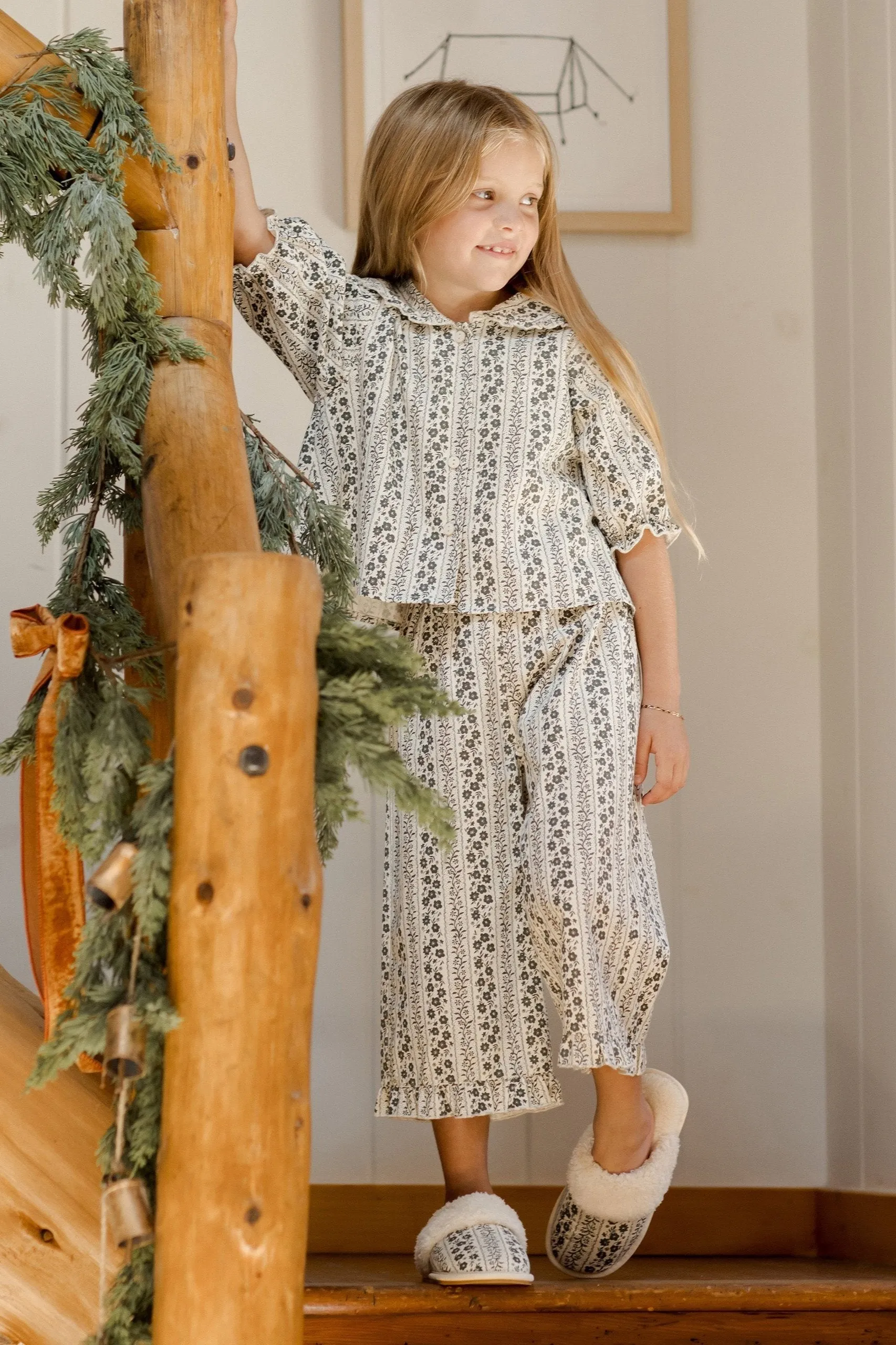 Rylee   Cru Babykids Rüschen-Pyjamas | Rankenmuster