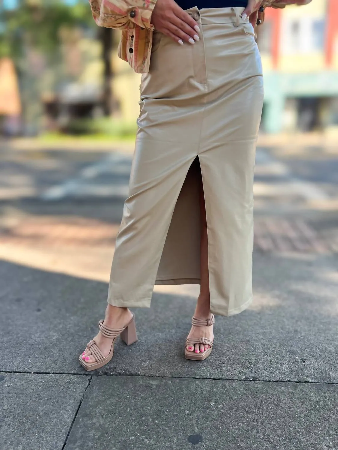 Sahara Chic Midi-Rock in Khaki