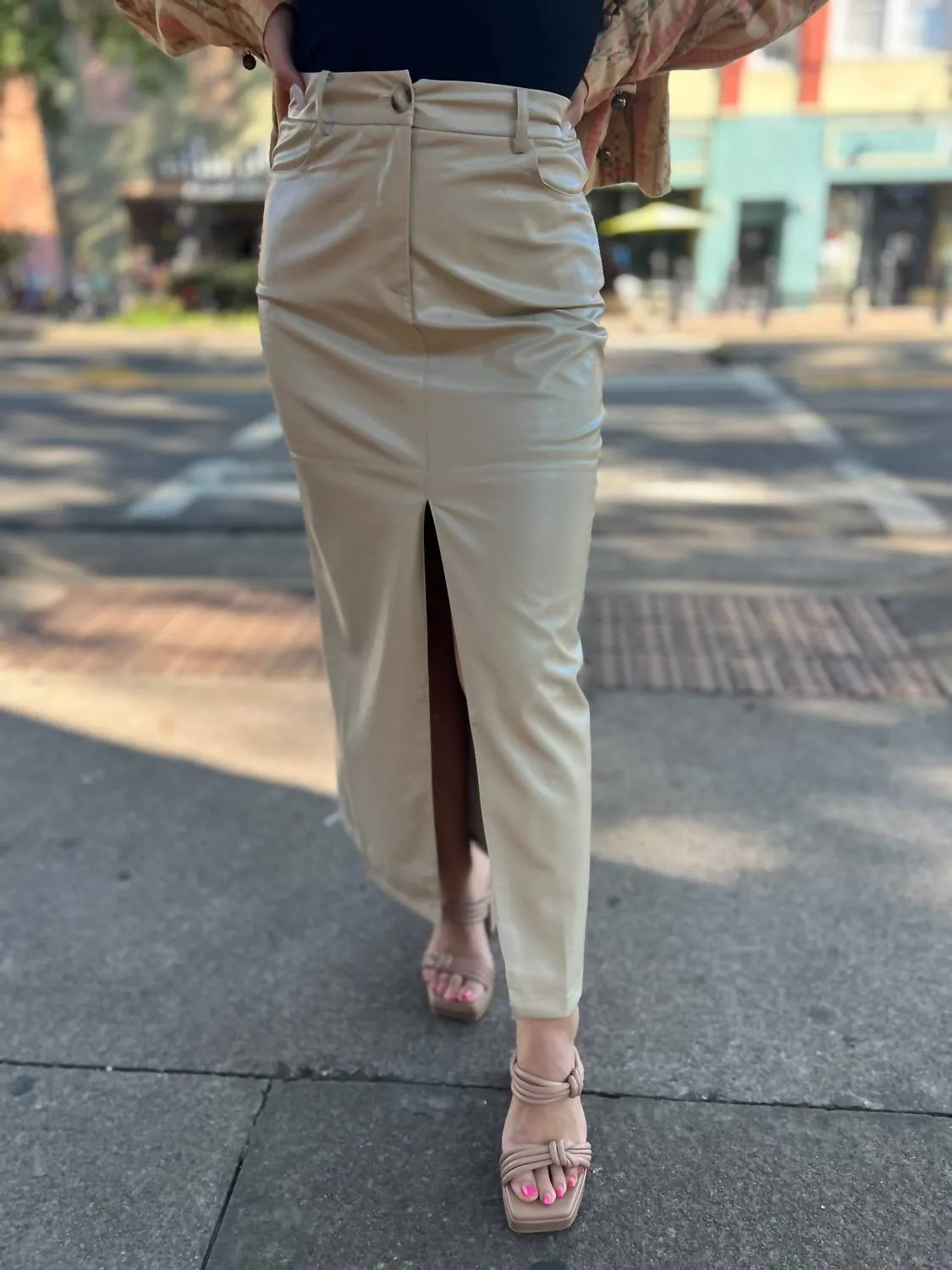 Sahara Chic Midi-Rock in Khaki