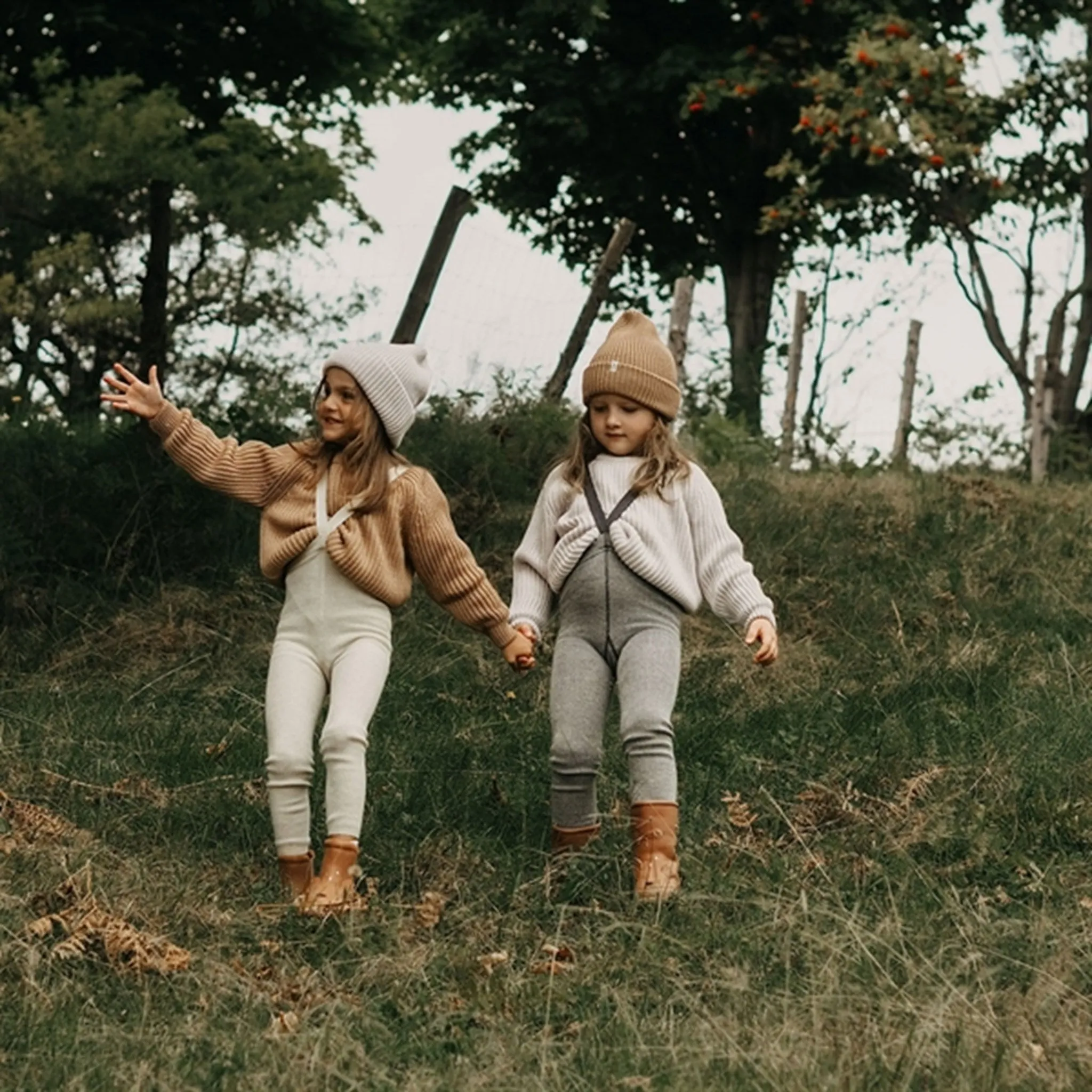 Silly Silas Wollige fußlose Strumpfhosen mit Hosenträgern Creme Mischung Babykids_Silly-Silas