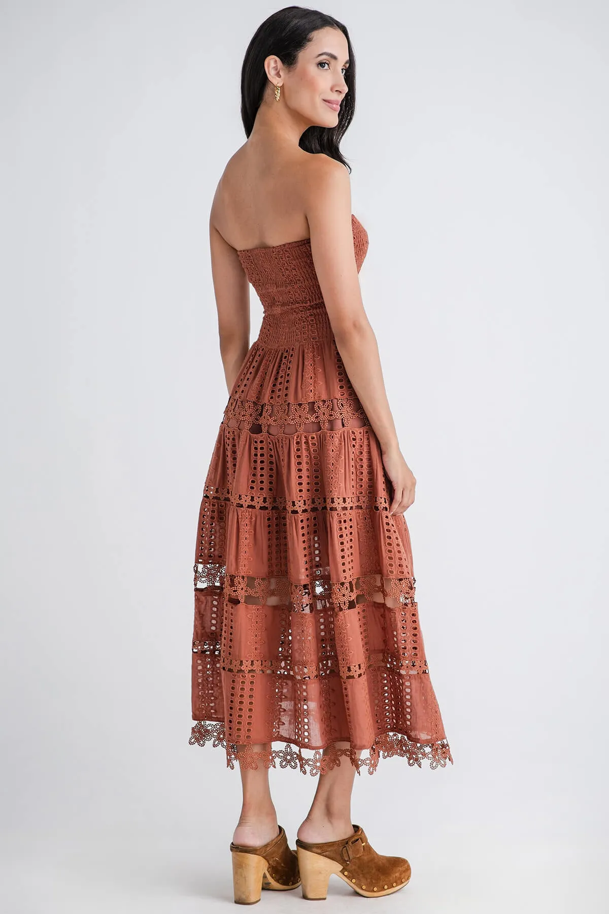 Strut & Bolt Ösen-Spitzen Röhrenkleid