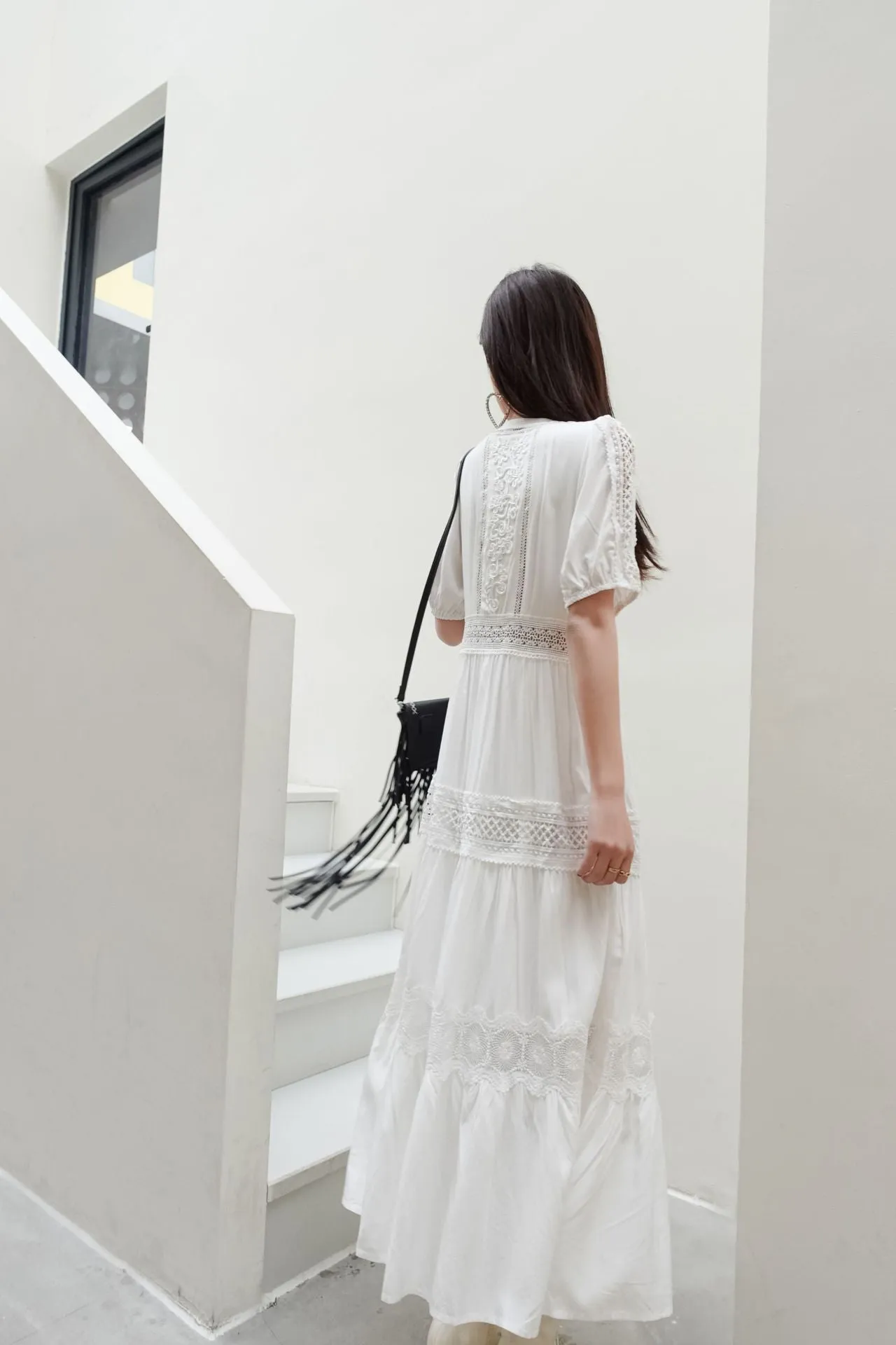 Sommerspitze Weißes V-Ausschnitt Kleid