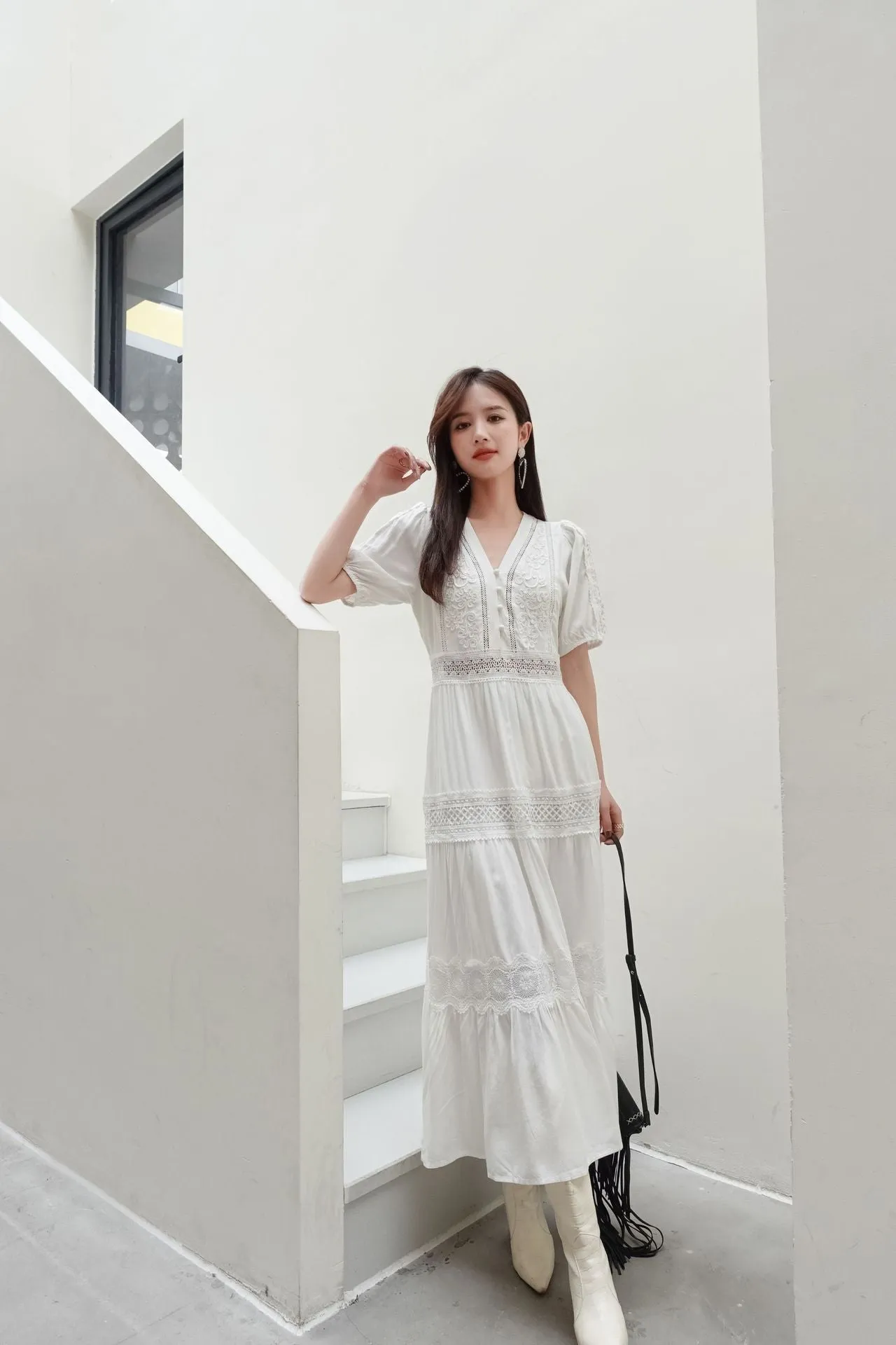 Sommerspitze Weißes V-Ausschnitt Kleid
