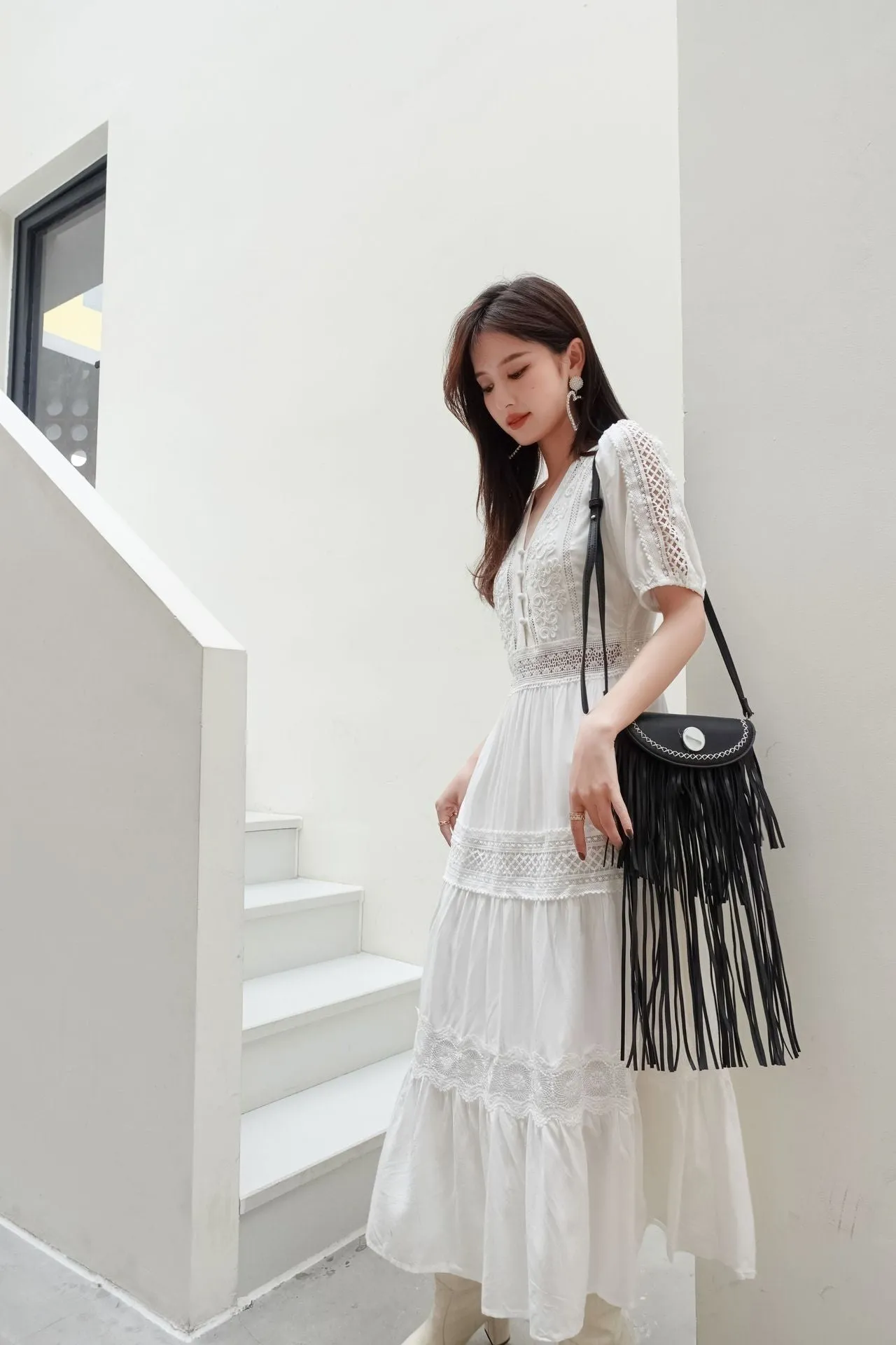 Sommerspitze Weißes V-Ausschnitt Kleid