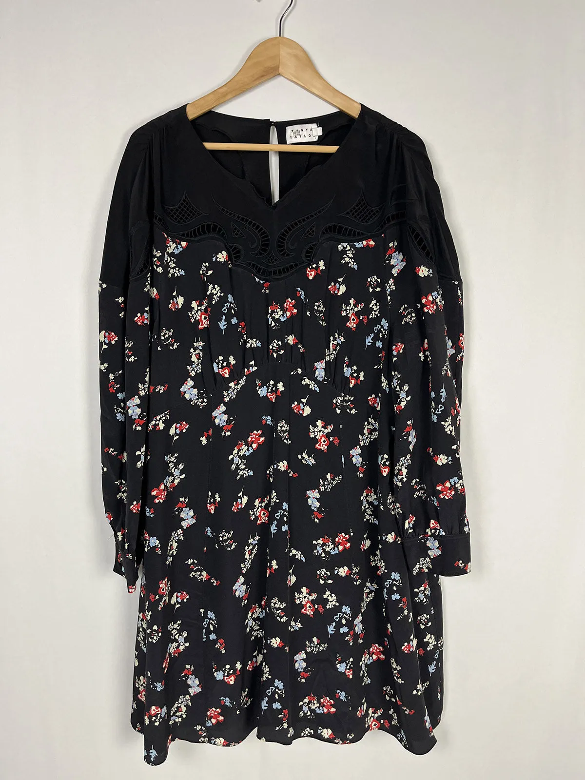 Tanya Taylor Größe 22 Schwarz & Rot Blümchen-Minikleid