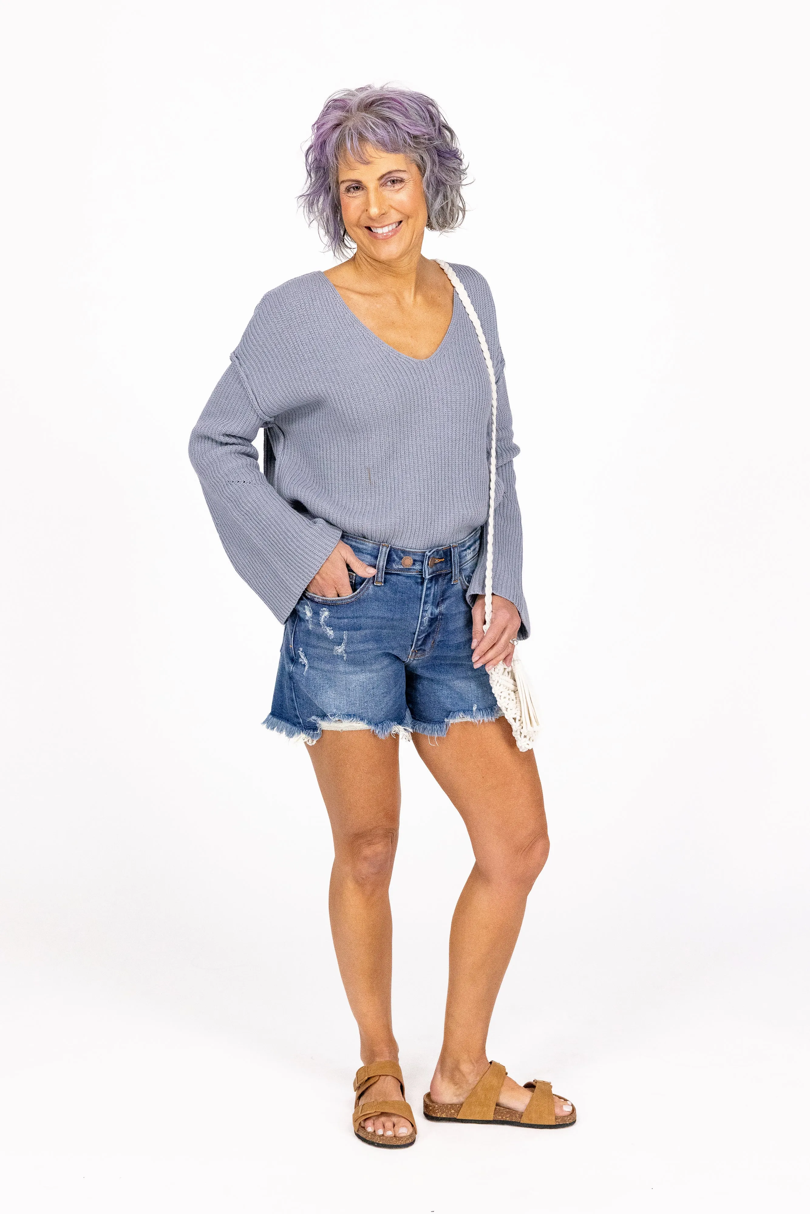 Die Emerson von Judy Blue: Mid-Rise Dad Fit Denim Shorts mit 2 Knöpfen