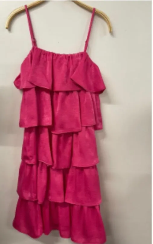 DAS FUCHSIA-ABENDKLEID MIT ETAGENROCK