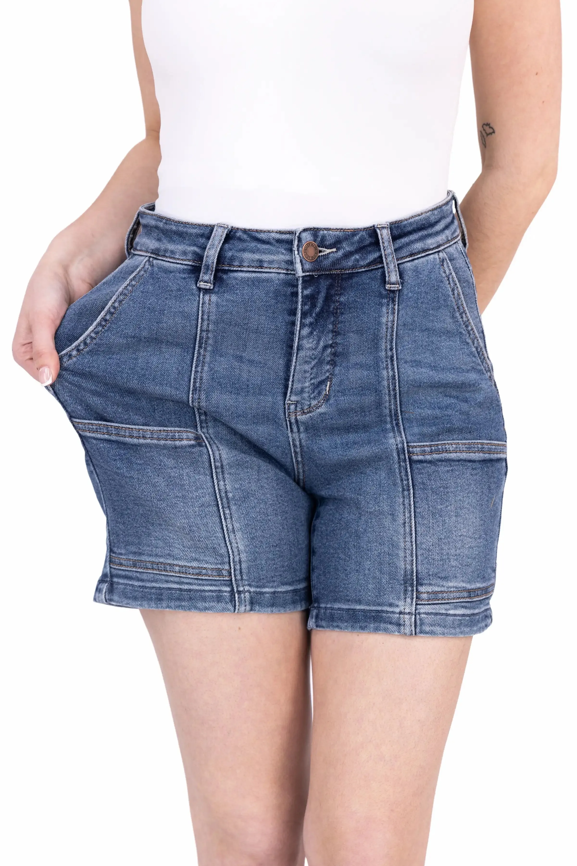 The Hartley von Judy Blue: Utility-Denimshorts mittlerer Länge mit hoher Taille