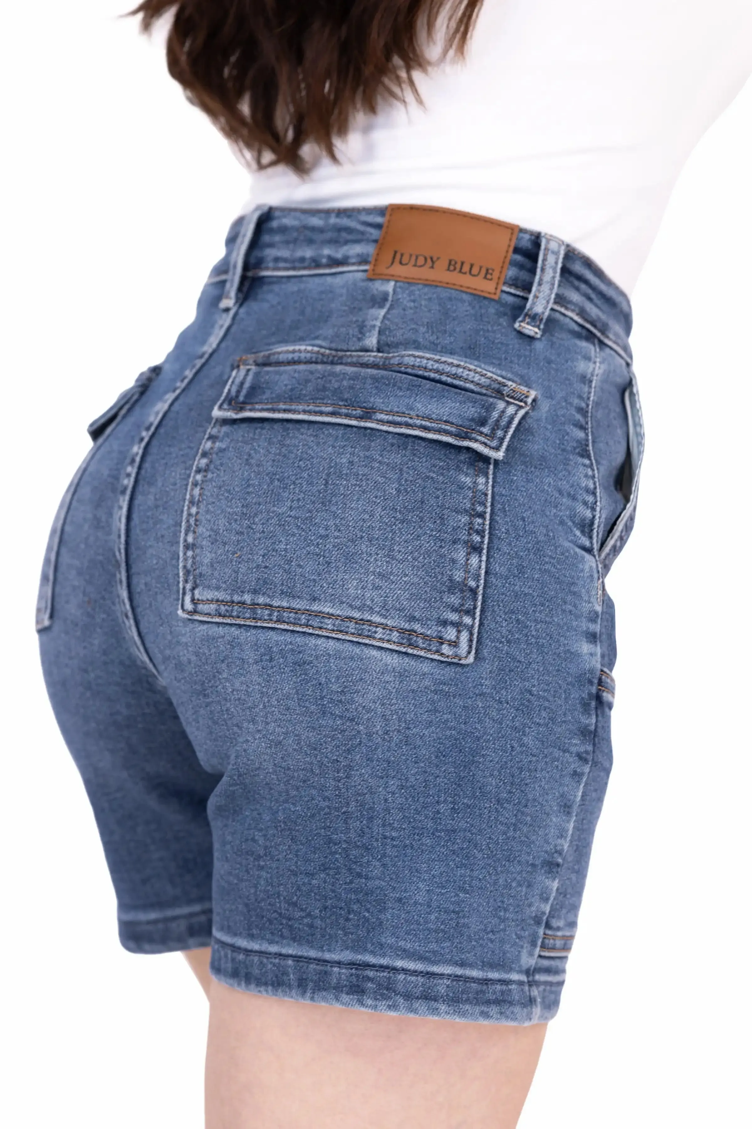 The Hartley von Judy Blue: Utility-Denimshorts mittlerer Länge mit hoher Taille