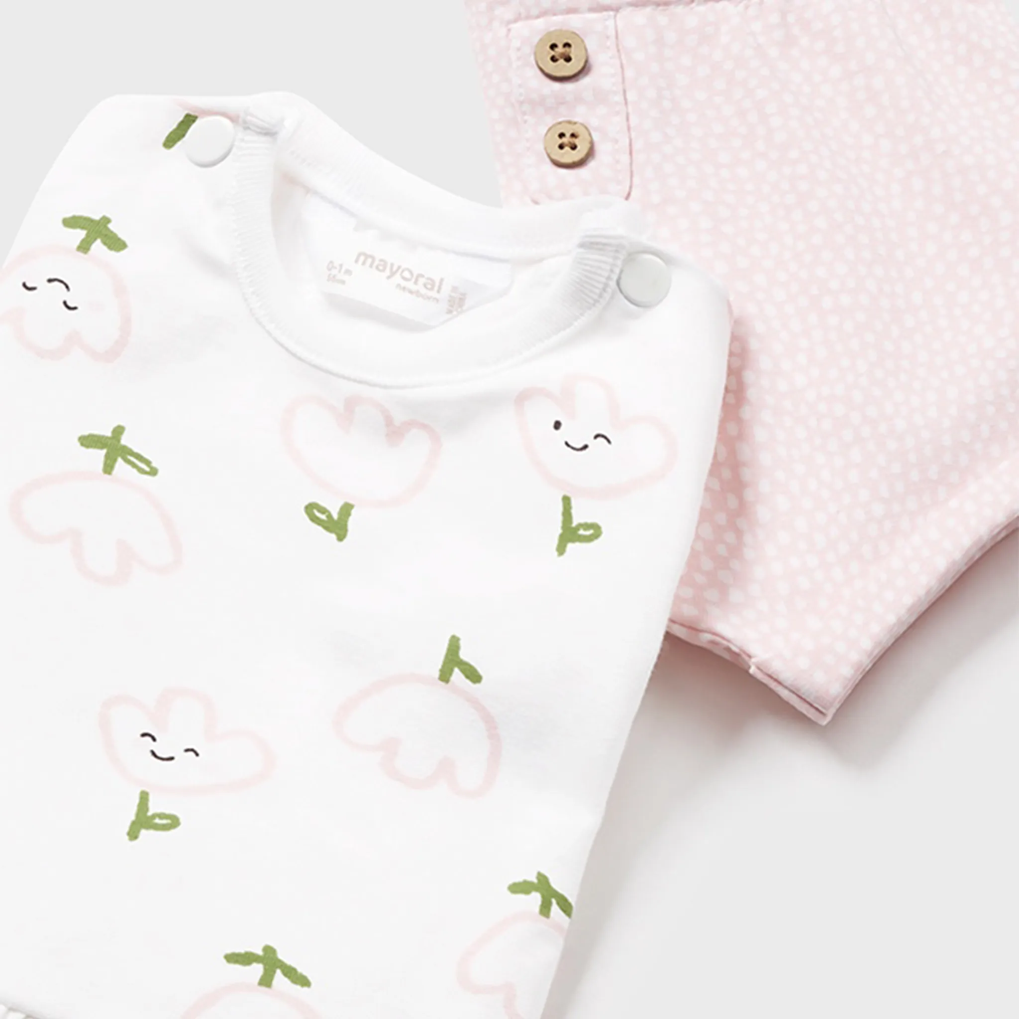 Zweiteiliges T-Shirt und Shorts Set