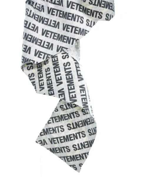 VETEMENTS Kleider