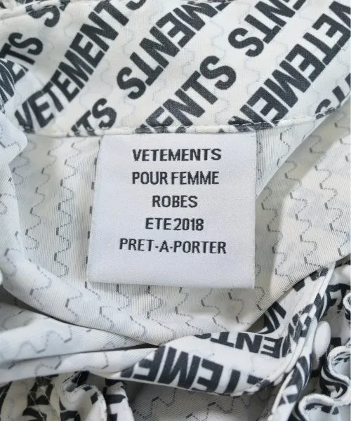 VETEMENTS Kleider