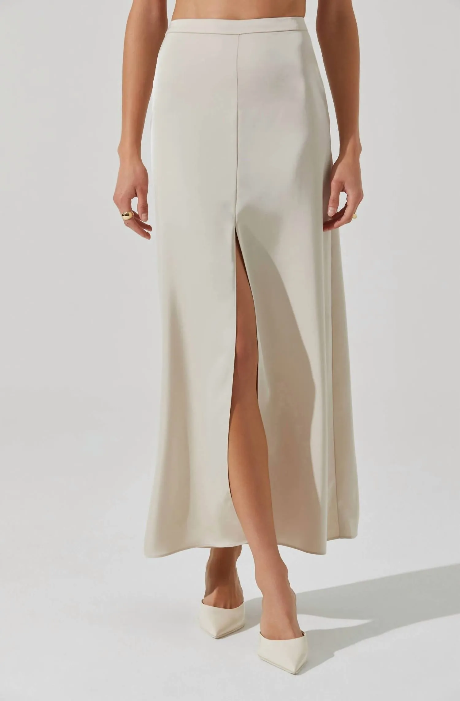 Vitella Satin Maxi Rock in Ecru