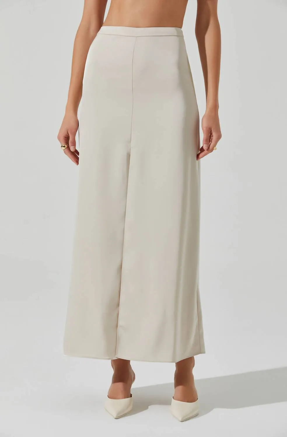 Vitella Satin Maxi Rock in Ecru