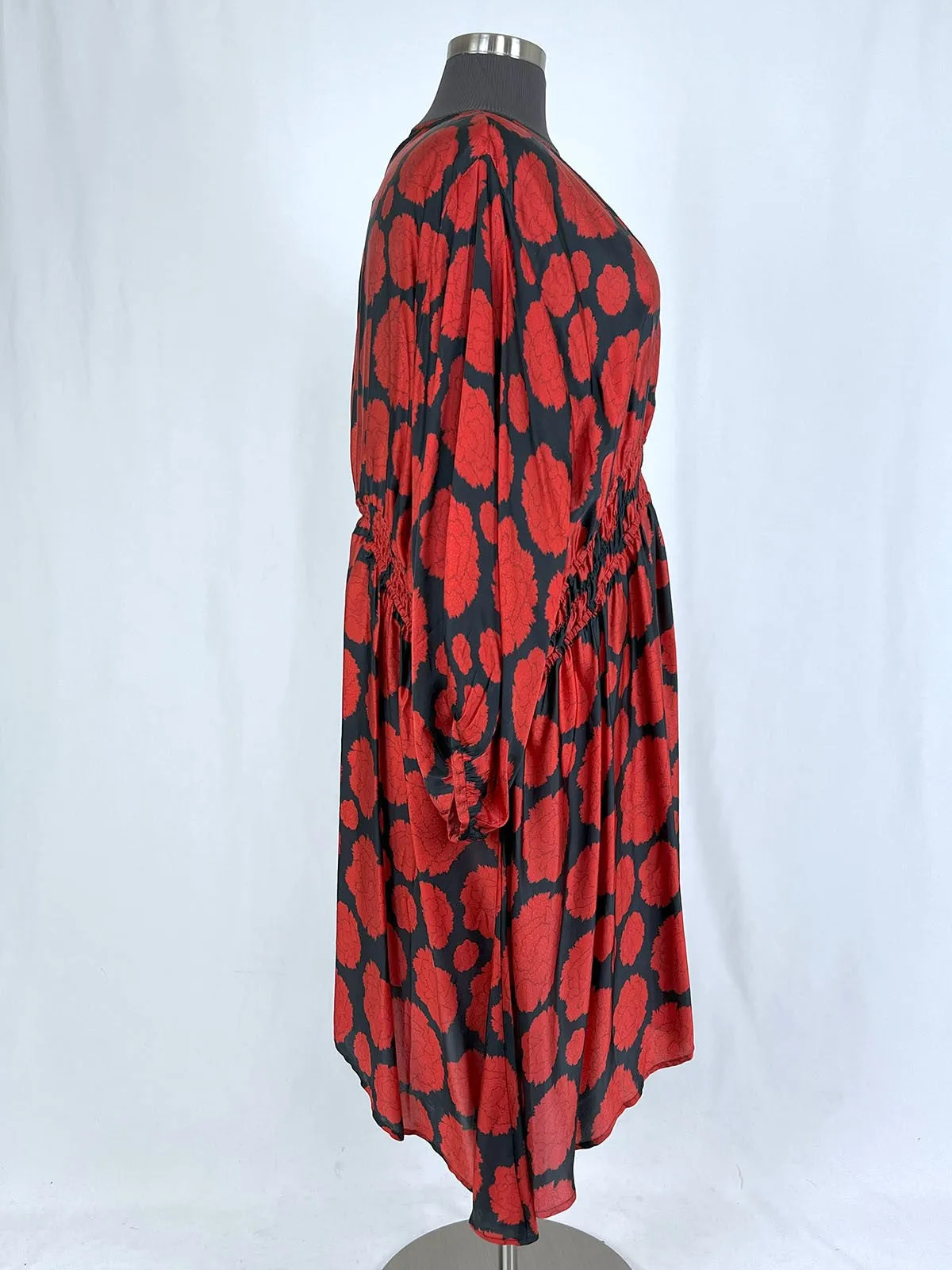 Wray Größe 5XL (30W) Schwarz & Rotes Blumenkleid NWT