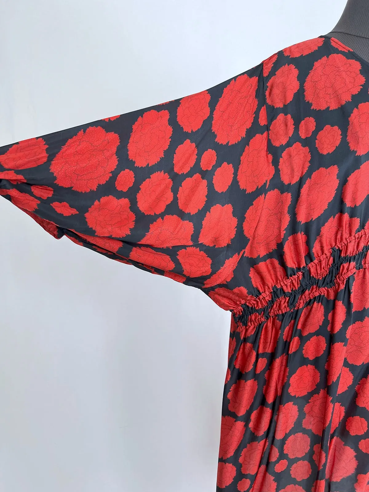 Wray Größe 5XL (30W) Schwarz & Rotes Blumenkleid NWT